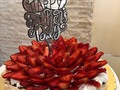 Regala a papá en su día!!!❤️ . Una deliciosa Pavlova que se ajuste a tu tamaño ideal… te regalamos un hermoso toppers🎁 😍 . En esta oportunidad: Tamaño pequeña Diámetro 25cm Capacidad 10-12 porciones  . Toppers @magaprint_ge  . Servicio pick up y delivery gratis (consulta tu zona) . ✏️📕📲cotiza y agenda tu pedido directo al Whatsap arriba👆🏻en el link que está en el perfil! . #pavlova #pavlovacake #happyfathersday #happyfather #happyfatherday2022 #diadelpadre #regalaamor #regalapavlova #pickup #delivery #nutellalovers #pavlovatorta #ccs #pavlovalover #pavlovalovers #arequipe #arequipelovers #elhatillo #lalyscakes #arteyreposteria #laboyera #arequipeaddict