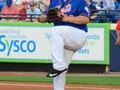 Bartolo lanzaría por los Acereros de Monclova  Bartolo Colón no ha lanzado en las Mayores desde el 2018, pero últimamente ha estado bastante ocupado. El dominicano está cerca de publicar su autobiografía: BIG SEXY, que saldrá a la venta a partir de abril. Además, se ha mantenido entrenando. En el otoño, se le vio uniformado ponchando a niños de 12 años en un parque de la República Dominicana. La calidad de la competencia no era la misma que solía tener y el montículo no parecía estar a la altura regulada, pero ponche es ponche, y sin duda estaba esforzándose.  Estos dos años no han pasado en vano, pues Colón estará uniformándose con los Acereros de Monclova en México para la temporada del 2020. Puede que Colón tenga 46 años, pero sólo han pasado cuatro desde que fue convocado al Juego de Estrellas y dos desde que llegó al octavo inning lanzando un juego perfecto ante los Astros. Colón ha pasado una década desafiando los límites de la edad y parece estar listo para seguir