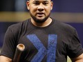 Los Mets firman a cinco jugadores, incluidos Melky Cabrera y Gordon Beckham Melky Cabrera de Pittsburgh dobla al lanzador de relevos de los Rockies de Colorado Jairo Díaz en la novena entrada el 1 de septiembre de 2019. Los Mets anunciaron el fichaje de cinco jugadores para contratos de ligas menores el lunes: el jardinero Melky Cabrera, el relevista Hunter Strickland, el jugador de cuadro Gordon Beckham, el diestro Erasmo Ramírez y el jardinero Ryan Cordell. Los cinco se agregaron al grupo de 60 jugadores de los Mets, que es de hasta 50. Los jugadores se reportan al Citi Field el miércoles, con el primer entrenamiento del equipo programado para el viernes. Cabrera, Strickland y Beckham son nuevos en la organización. Cabrera, un amigo cercano del segunda base de los Mets, Robinson Cano, había sido agente libre desde el final de la temporada pasada. Beckham fue liberado por los Padres en marzo, Strickland por los Nacionales en marzo. Ramírez y Cordell fueron técnicamente liberados recientemente por los Mets, y luego se volvieron a firmar como una medida de procedimiento. Ambos estuvieron en el campamento de Grandes Ligas con los Mets este año. Cabrera, un All-Star en 2012, bateó .280 / .313 / .399 con siete cuadrangulares y 43 carreras impulsadas en 133 juegos con los Piratas el año pasado. Strickland tuvo problemas con los Nacionales y los Marineros el año pasado (efectividad de 5.55) pero en seis temporadas de Grandes Ligas tiene una efectividad de 3.16. Quizás sea mejor conocido por ceder jonrones monstruosos a Bryce Harper, anteriormente de los Nacionales, ahora de los Filis, en los playoffs de 2014 y luego exigir venganza en mayo de 2017 al golpearlo con un lanzamiento, lo que provocó que Harper se precipitara al montículo. Beckham, un gran prospecto para los Medias Blancas hace más de una década, recortó .215 / .271 / .372 en 83 juegos con los Tigres el año pasado. Ramírez impresionó en el campamento antes de que MLB cerrara todo debido al coronavirus. En partes de nueve temporadas en las mayores, ha aparecido en 193 juegos (92 aperturas), registrando una efectividad de 4.40 y Cordell también tuvo una buena actuación en febrero y