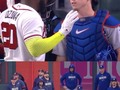 Will Smith comparte un intercambio con Marcell Ozuna después de ser golpeado por el retroceso de Ozuna.