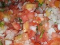 El pico de gallo es una salsa o ensalada típica de la gastronomía mexicana. Se trata de una de las preparaciones más clásicas de este país, y se encuentra en casi todas las regiones en multitud de variantes.[4]​ Consiste en jitomate, cebolla y chile picados en brunoise. A menudo incluye también cilantro, orégano, queso panela, aguacate, comino y/o jugo de lima (llamada «limón» en México). El chile puede ser jalapeño o serrano.  En Venezuela se prepara comúnmente así: Ingredientes para la receta de Pico de gallo: 1 tomate cortado en cuadros pequeños 1/3 cebolla mediana cortada en cuadros finos y pequeños El zumo de 1 limón 1/3 de taza de cilantro finamente picado 1 pizca de sal  #nachoclasico #nachosclasicos #platomixto #mixtico #mixto #guacamole #picoegallo #nata #volcan #quesofundido #DELICIASMEXICANA #COMIDAMEXICANA #viernes #mitaquitove #ElTaquito #eltaquitove  #sololosviernes #todoslosviernes #siempeviernes #volcan #quesofundido #DELICIASMEXICANA #COMIDAMEXICANA #viernes #sololosviernes #todoslosviernes #siempeviernes #guacamole #picoegallo #nata #nacho #nachos #nachomex #nachomexicanos #todoyaracuy