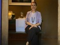 #Repost @academiavenezolanagastronomia • • • • • • Ya Rosanna no escribirá más historias sobre gastronomía venezolana.  La llamada de una productora de radio para solicitar un testimonio sobre el legado de Rosanna Di Turi confirmó una noticia que ya habíamos escuchado y que esperaba validación. La escritora, la investigadora, la editora, la periodista cuya carta de presentación era la credibilidad, fallece luego de una larga enfermedad.  Rosanna comienza formalmente a contar historias sobre sabores en la columna Buen Comer del diario El Nacional; se incorpora al equipo de la revista Todo en Domingo donde trabaja durante 30 años y logra llegar a la Gerencia Editorial. Publica El ABC del vino; Ron de Venezuela; El Legado de Don Armando y participa como editora y autora de Romero. Cocina venezolana contemporánea. Su investigación sobre el cacao venezolano, que se convertiría en un libro, quedó en los archivos digitales de su computadora.  En la presentación del portal web, creado y dirigido por ella, se lee: “Venezuela tiene un gustoso patrimonio gastronómico con mucho potencial. Una mesa que nos une y representa como gentilicio. Para aprovechar cualquier potencial, hay que honrarlo con mucha pasión, trabajo, esmero (...) Nuestros ingredientes, el empeño de los productores, las apuestas de los cocineros, los esmeros de los artesanos, el trabajo de los investigadores ofrece novedades del país convencido en construir y salir adelante. Esta es una vitrina para mostrar esos hallazgos con miras a potenciarlos. Creemos en que es más lo que nos une como venezolanos y en el poder de quienes apuestan a construir con tenacidad el porvenir que anhelamos”.  Esas líneas valen también como síntesis de lo que ha sido el sentir y el hacer profesional de Rosanna; los estrechos vínculos afectivos e intelectuales que la unieron a este país, a sus sabores y a la gente que los hace posibles. Por ello, esta Academia la distinguió con Mención Tenedor de Oro 2021.  Despedimos a Rosanna Di Turi con mucha tristeza, pero inmensamente agradecidos por su compromiso con nuestro patrimonio gastronómico y por sus valiosos aportes a una cruzada que es también la nues