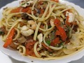 Pasta del óleo con vegetales, trozos de pollo y camarones... Una delicia!!  En pastas somos los primeros!!! Ven y compruebalo!!  Es domingo... Es domingo... Hasta las 4pm. Hoy tenemos para ti : CALAMARES RELLENOS, PASTICHO, PARRILLA MIXTA MAR Y TIERRA, PASTAS Y CARNES   #domingo  #domingo #domingo21 #domingoabierto #domingosazon #domingoenfamilia