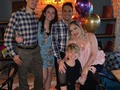 ¿Qué sería de nuestra vida sin contacto humano, SOLOS, sin apoyo? . . Valoremos a las personas que siempre están y se esfuerzan por nuestro bienestar y crecimiento. Aquí hay sólo 4 personas que amo, pero mi lista es LARGA, iniciando por mi familia. Dios me ha bendecido en gran manera con PERSONAS EXTRAORDINARIAS. . . Gracias a todos mis amigos, familia, colegas, compañeros, comunidades que hacen de mi vida MÁS BRILLANTE 🤩🌟 este 2020 mi prioridad es pasar más tiempo con las personas que amo y comenzar a amar a más personas. . . #agradecida #familia #relaciones #tbt
