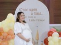 “Vas a ser la mejor madre del mundo” me dicen mis amigos, pero si llego a ser esa madre para mi Nicholas, es gracias a todo el amor que me da mi familia y ustedes; mis amigos.  Gracias por acompañarme en este viaje tan importante para mi, hacerme sonreír y soportar mis altibajos, gracias porque sé que aún en la distancia contaré con su apoyo y sentiré su abrazo.  No están todos algunos faltan pero ustedes saben lo agradecida que estoy por no dejarme sola en esta etapa. ¡Gracias a todos por tanto cariño!  #babyshower #onceuponatime #diazreynosofam #NicholasBabyShower