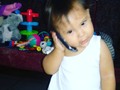 Mi princesa hermosa hablando por telefono!!!