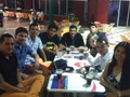 El #tbt de hoy tiene casi 6 años, es a propósito de la semana del marketing y los publicistas, esto es una reunión de #cracks en la oficina del Grupo Chamopana, compartiendo, café, nestea, risas e ideas, muchos le decían equipo de locos, yo le bauticé #CPGROUP la agencia de marketing más completa e irreverente de la zona en la época, visionarios como nadie, creativos como pocos.  Si reconocen algunas caras vayan y avisenle que hoy están más viejos, excepto las mujeres de la foto please.  Hoy algunos atravesaron las fronteras, otros son emprendedores y otros ya empresarios.  Gracias por tanta buena vibra y tanta creatividad, si hay algo difícil en la vida es manejar tanto talento, en ese momento hacia falta el máster Phil Jackson para liderar a estos #chicagoBulls plantear una idea en una mesa así es para atrevidos de verdad!  P. D. faltan en la foto algunos que siempre llegaban tarde, otros que estaban atendiendo y el fotógrafo también.  P.D.#2 Por culpa de @daligomezo @oliverherrerafotografia @alvariquiaro y @josemaigua nos atrevimos a salir en un comercial de cine en la cadena @supercinesca  #marketing #branding #web #it #barcelona #chamopana #creativos #cpgroup #socialmedia #agenciademarketing #agencia