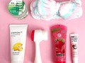 Kit de limpieza facial  Incluye: 1 venda 1 aloe vera 4oz 1 jabón facial 1 cepillo facial 1 exfoliante  1 mascarilla de labios  Valorado en $1,295 Ahora en $1,100