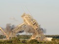 Demolición de dos torres de lanzamiento de cohetes en cabo Cañaveral