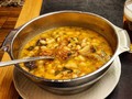 Hacía muchos años que no venía por el clásico @restaurantecantabriasantander en el #RioDeLaPila. Es un sitio sencillo, de comida tradicional, de precios económicos, pero no era consciente de la alta relación calidad/precio.  El menú del día (de 12€), incluye platos tan suculentos (o más) y autóctonos como los que escogí: 1️⃣Cocido montañés (una perola que da para dos buenos platos). 2️⃣Bocartes rebozados a nuestro estilo. 3️⃣Postre: leche frita. Sorprendido por la alta calidad y el bajo precio, reconsidero seriamente volver más a menudo a #mibarrio, y hacer más visitas al mítico #Cantabria. . . . . . . . #comerencantabria #cocidomontañes #lechefrita #bocartes #santanderciudad #santander #CantabriaInfinita #addicted_to_cantabria #igerscantabria