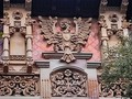Estamos de nuevo en #Barcelona, visitando edificios en el @48hopenhousebcn.  El palacio Montaner es un edificio modernista situado en el número 278 de la calle de Mallorca de Barcelona, sede de la Subdelegación del Gobierno en Barcelona y que actúa también desde 2008 como sede provisional de la Delegación del Gobierno en Cataluña hasta que se reforme su sede. Toda la parte superior del edificio está decorada con grandes lienzos de mosaico vidriado representando la invención de la imprenta como un gran friso debajo del voladizo, que al llegar a lo que corresponde a la entrada de la calle Mallorca, se encuentra esculpida en piedra una águila que tiene a sus lados escudos con la fecha de la terminación del edificio. . . . . . #DelegacionGobierno #opengram22 #ohb22 #larquitecturadeldetall #opensketch22 #ohbcn #48openhousebcn #lalligadelsoficis #openhousebcn