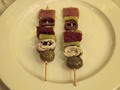 Las gildas del Cortés. Todo un descubrimiento, tanto por el nuevo local de picoteo como por la calidad y el diseño de sus pinchos.  Mientras todo el mundo anda subiendo fotos de las delicatessen de las comidas y cenas navideñas, y platos sofisticados, yo os muestro estás sencillas gildas, rediseñadas y configuradas de una forma muy equilibrada por el chef de @cortes_santander. Muy recomendables. . . . . . #gilda #tapa #encurtidos #picoteo #raciones #comerensantander #igerscantabria #turismosdr #banderilla #cantabria