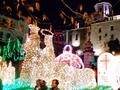 Seguimos con nuestra sección de belenes y detalles navideños. Hoy nos toca recordar el que se puso junto a la #Catedral de #Santander.  Las figuras estaban hechas de lucecitas, como se puede ver, y estaban ubicadas junto al reloj que indica la cuenta atrás hasta el inicio del #AñoJubilar Lebaniego. . . . . #navidad #navidad2022 #belen #pesebre #nacimiento #igerscantabria #addicted_to_cantabria #turismosdr #cantabria #cantabriainfinita #familia #sagradafamilia