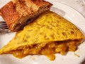 Este es, para mí y para muchos, el mejor pincho de tortilla de España y del mundo, en el @canadiosantander.  Aunque en la edición de 2023, no haya obtenido el primer puesto del Concurso Nacional de tortillas de patatas, para mi sigue estando en el podium de las mejores. Con su patata de Valderredible ligeramente tostada, su huevo apenas cuajado por dentro pero sellado por fuera, y con su suave cebolla caramelizada, está impresionantemente buena. Hasta el pan que la acompaña es excepcional, me atrevo a decir que podría ser de la panadería G-Torre, la más antigua de la ciudad de #Santander. Y todo ello, está en mi barrio santanderino. De lujo! . . . . . #tortilla #tortilladepatatas #tortillaespañola #patatas #cañadio #santander #comerensantander #gastronomia #igerscantabria #turismosdr #cantabria #cantabriainfinita