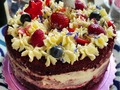 Esta tarta de frutos rojos y crema fue la que preparó Eli para el cumpleaños de @engraciacerezales. Se trata de una tarta 100% casera.  Disculpar que no la hubiera publicado antes, pero me había tenido que tomar unos días de descanso en redes. ¡Feliz cumpleaños, Engracia! . . . . . #tarta #frutosrojos #cumpleaños #tartadecumpleaños #Esplugues #EspluguesdeLlobregat #fresas #arándanos #pornfood #foodie #postre