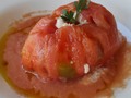 👉Menú que degustamos 5 amigos en el restaurante #ElMuelle de nuestro amigo @valentin_el_muelle. ✅Tomates de Cantabria aliñados de diferentes formas (espectacularmente sabroso el relleno de queso y algo más). ✅Bocartes rebozados al estilo del Cantábrico. ✅Dorada salvaje (y grande) a la plancha. ✅Tiramisu y tarta de queso horneada. Como alguno de los comensales tenía prisa, no hubo tiempo para digestivos, así que los reservamos para la próxima ocasión. . . . . . #gastronomia #verano #verano2023 #tomate #pescado #SemanaGrande #igerscantabria #turismosdr #comerensantander #degustacantabria #BarrioPesquero