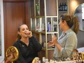 Definitivamente la risa es el mejor maquillaje y aquí en el estudio la risa está garantizada 😂🤣😅😂  Momentos así son los que hacen que mi trabajo sea aún más especial😍🤗   #makeupartist #makeup #makeupstudio #maquillajeprofesional #estudiodemaquillaje #ambato