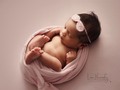 simplemente mágico, cada detalle, cada sonrisa, cada mirada, todo tan chiquitito y ya tienen el poder de llenar los corazones de su familia, el poder de convertirse en el nuevo amor de sus vidas.  Puedes detener estos instantes por siempre con unas hermosas fotografías. Reserva desde que estés esperando a tu bebé y asegura este hermoso recuerdo. #reciennacido #fotoreciennacido #fotobebe #bebe #newborn #fotografiareciennacidos #newbornphotography #fotografosenbarranquilla #fotografosencolombia #sesionembarazo #sesiondefotos #barranquilla #colombia #bebe #pregnancy #estudiodefotos