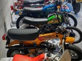 Lolana Motos, Vintage Motorcycle World!! 1. Honda Z50R 1994 2. Honda CT70 1978 3. Suzuki DS80 1980 4. Suzuki TS75 1977 5. Suzuki RV90 1973 6. Vespa PX150 1995 #lolanarestauraciones #lolanamotos #lolanastyle #motosfueradelooriginal #hondaz50 #hondact70 #suzukids80 #suzukits75 #suzukirv90 #vespapx #restauraciondemotos #tallerrestauracion #restauratumoto