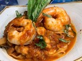“Y que el afrodisíaco más cumplidor no sean los mariscos sino el amor” 🦪🍤 pero... con este Fettuccine con frutos Del Mar, no hay quien se resista. - Los esperamos hoy en @losroquesgourme un menú muy especial y la copa de la bebida que quieras a $3. 🥂 • • • #LosRoquesGourmet #SanValentin #ValentinesDay #ComidaVenezolana #ComidaColombiana #Doral #Miami #Florida #UberEats #MiamiFood #FoodPorn #Vino #Cerveza #Sangria #Cocteles #Fettuccine #Mariscos #valentines #SanValentin #Diadelosenamorados