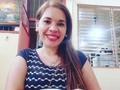 ♥️PORQUE LAS CIRCUNSTANCIAS DE LA VIDA CAMBIAN A UNA PERSONA...LOS OBSTÁCULOS - Nosotros mismos los ponemos...  Una vez un joven llegó a donde su abuela y le comentó lo siguiente:  🧓Abuela, estoy tan cansado, tengo muchos problemas ➿en el trabajo, en mi vida personal y ya siento que no puedo más😪… Su abuela le respondió: Permíteme enseñarte una cosa: Puso en la cocina tres ollas con agua y en una colocó una zanahoria 🥕, en otra un huevo 🥚 y en la última, café ☕ . Al cabo de algunos minutos apagó el fuego de la cocina y le preguntó a su nieto:  ¿Qué le ha pasado a lo que puse en el agua? Pues abuela, la zanahoria se coció, el huevo también. El café se disolvió— respondió el muchacho. Así es— respondió su abuela —pero si lo vemos más profundamente nos damos cuenta que la zanahoria, que era tan fuerte se hizo blanda y flexible. El huevo que parecía tan frágil y delicado se volvió duro. Su aspecto es el mismo, pero interiormente cambiaron, cada uno a su manera bajo una misma situación: el agua hirviente. Lo mismo ocurre con las personas: Los que parecen fuertes pueden resultar siendo los más débiles y aquellos que parecen más indefensos y delicados se vuelven duros y rígidos... Bien, pero ¿y el café? — preguntó curioso el nieto. Pues el café es lo más interesante, ya que se disolvió completamente en el ambiente hostil y lo cambió, hizo del agua hirviente una bebida deliciosa y aromática. Hay personas que al entender que no pueden salir de determinada situación, deciden cambiarla y convertirla en algo positivo, poniéndose a disposición su conocimiento y para hacer de eso algo mejor. Es la elección de cada uno en qué convertirse luego de pasar por una situación difícil...  Ahora es tu oportunidad de escoger qué deseas ser: la zanahoria 🥕, el huevo🥚 o el café☕...