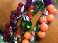 Aqui mirando como combinarlas para empezar la semana llena de color! #fullcolor #color #art #arte #hechoamano #handmade #joyas #jewelry #hacedoradecolor #bracelet #pulseras