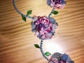 Hoy es dia de florecer! #collar #necklace #art #arte #hacedoradecolor #color #handmadejewelry #joyeriahechaamano #joyeriatextil #fabricjewelry #sustainablefashion #modasustentable