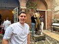 El Balcón de Romeo y Julieta 🥰  Según cuenta la creencia popular, tocando el seno derecho de la estatua de Julieta encontrarás al amor verdadero. Pero también dicen que si ya lo has encontrado, entonces lograrás atraer a la buena suerte. Sea como sea, tocando la estatua de Julieta te vas a ir con algo, ya sea amor o suerte.