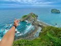 Gaztelugatxe. ⬇️  La privilegiada ubicación de la centenaria ermita desafiando al Mar Cantábrico, se combina con la fuerza de la naturaleza, la historia y la tradición.  Sin duda alguna es un sitio que tienes que visitar si decides venir a Pais Vasco ✨😍. . . . . . . . . . . .  #travelblogger #travel #instatravel #travelgram #tourism #passportready #wanderlust #ilovetravel #IAmAtraveler #passionpassport #traveldeeper #suitcasetravels #paisvasco #vasquecountry #bilbao #bilbaocity #gaztelugatxe #gaztelugatxe⛪ #shotoniphone #nature #naturephotography #naturelovers #naturegeography #nature_perfection #spain #españa #europe #europa
