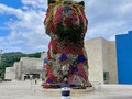 Puppy 🐶⬇️💐 La gran e icónica escultura floral ubicada frente al museo #guggenheim en la ciudad de #bilbao #España . Representa un cachorro Escocés de la raza West Highland White Terrier. Y esta está compuesta por una estructura de acero, recubierta con aproximadamente 38000 plantas naturales que son reemplazadas dos veces al año.✨😍. . . . . . . . . . . . . . . . . #bilbao #bilbaocity #bilbaofood #bilbaoturismo #bilbaolovers #bilbaoarchitecture #bilbaoarchitecture #bilbaoforever #bilbao #puppy #travelblogger #travel #instatravel #travelgram #tourism #passportready #wanderlust #ilovetravel #IAmAtraveler #passionpassport #traveldeeper #suitcasetravels #españa #paisvasco #basquecountry