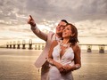 ¿Cómo no enamorarnos de nuestro majestuoso puente y lago?  Fueron nuestros cómplices para la unión civil de @mariadlaba y @tomasiragorry quienes quisieron plasmar este amanecer antes de irnos a la boda, además de visitar otras partes de la ciudad. Ellos disfrutaron mucho su sesión y reforzaron sus energías para tan importante día. Disfruté muchísimo esta sesión 😍  #luisdanielfotografia #puente #Maracaibo #lagodemaracaibo #puentesobreellago #boda #fotografosdemaracaibo #Venezuela
