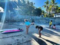 En la #playa en las #clases de #surf #siemprelisto desde el #palmar con mi #hijita la #bebe MM y el #sobrino con los #chicos de @panamasurfschool #escueladesurf los #profesionales en las #olas #alquilerdetablas #estacionamientos #baños #restaurante @hippie_bowls para toda la #familia en #playaelpalmar
