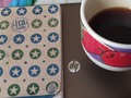 Así empieza mi día, con un café y trabajando. Alguien tiene que mantenerme 🤣🤣