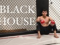 “Las artes marciales te harán una mejor persona si lo permites. Mucha gente ve un punto bajo como mala suerte, pero es una experiencia de aprendizaje”. . . . 📸 @puigcampano  . . . Academia : @blackhouse2016