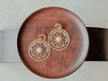✨Aretes grandes en acero inoxidable con perla en el centro🐚🐚✨  Precio: $31.000 COP  ✅ Venta por mayor y detal  📤 Envío a Cali Gratis  🇨🇴Envío nacional + $6.000  🤝Disponible pago contra entrega, pero debes pagar +$6.000  📦 Compras iguales o superiores a $100.000 envío GRATIS a todo el país, Incluso si es pago contra entrega.  📲Pedido al: 318 2688427.  • • • • • #accesorios #aceroinoxidable #bisuteria #wachtes #mujerModerna #hombreModerno #atuendo #Disponible #cartera #fashiontime #calzado #mujer #colombia #photooftheday #fashion #love #bogota #medellin #tendencia #pulseras #estilo #barranquilla #cartagena #collares #ropa #pereira #calicolombia #jewlery #yocreoencali #mujeres
