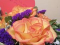 Preciosas mis flores y la tarjeta de Kedna. 😍💐💋*  *  *  #14defebrero2020  #madeleinecasmo (en Alajuelita, San Jose, Costa Rica)