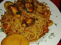 Por último, quiero hablarles de la comida del lugar. Y SU GENTE.  *  *  Hacen una pasta frutti di mare divina, la comida tiene poca sal, cocinan con poca grasa, es liviana y sabe bien.  *  La especialidad de la casa el la Tilapia al horno, ellos mismos tienen un criadero de peces y camarones de río.  *  *  Lo más importante es que la atención es VIP, todo el personal es super agradable.  *  Si visitas El Tucano te vas a enamorar del gentilicio de los lugareños, cada vez que visito San Carlos me provoca mudarme para allá. Son pura vida los sancarleños.  *  #madeleinecasmo  #madeleinecasmopics  #socialmediainfluencer  #influencer  #influencing  #CostaRica  #costarica🇨🇷 (en Hotel El Tucano Resort & Spa)