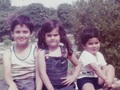 Con mis hermanos en los jardines del Palacio de Versalles. Paris - Francia 1975.  *  #madeleinecasmopics (en Paris, France)