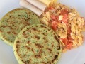 Buen día ☀️ ⁣ ⁣ AREPAS DE CALABACÍN 🥒⁣ ⁣ Hoy les dejamos esta deliciosa idea de desayuno, las pueden preparar dulces agregando edulcorante o saladas.⁣ ⁣ INGREDIENTES:⁣ •Calabacín⁣ •Harina de arroz de @magdalenascakes ⁣ RELLENO:⁣ •Queso Gouda⁣ •Pechuga de Pavo⁣ •Huevos Revueltos tipo Perico ⁣ ⁣ Un desayuno completo y con todos los macronutrientes necesarios⁣ ⁣ Buen Provecho y Feliz día ☀️⁣ ⁣ Calorías: 388⁣ ⁣ #nutrition #nutricion #alimentacionflexible #instafit #fitness #body #actividadfisica #ejercicios #fitnessaddict #fitgirl #exercise #fit #gymlife#motivacion#entrenamiento#saludable#entrenamientopersonalizado#disciplina#arepas#harinadearroz#magdalenascakes#productosnaturales#merida#venezuela#