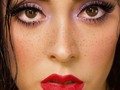 Editorial 💄💄 . . Si hay looks que literal AMO, son los looks editorial, pero son para fotos nada mas! Me encanta de ellos su piel hidratada, su super glow, la combinación de colores y AME poder dibujarme pequitas 😂! Les tengo un tutorial de este look! Les gustaría verlo?? Say yes!! 🙌🏼 . . #makeup #makeupoftheday #editorialmakeup #glowyskin #freckles #redlips #makeupoftheday #makeupideas #makeuplover #makeupaddict #fentybeauty #anastasiabrows #editorial #editorialphotography