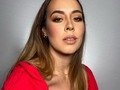 FELIZ DÍA DEL MAQUILLADOR ✨  Llevo ya 9 años maquillando. Se dice rápido pero no lo es. El mundo del maquillaje ha sido mi refugio para muchas cosas y una medio para conocer personas INCREÍBLES. Tanto clientes como colegas. Hoy le agradezco a quienes me han brindado la confianza durante todos estos años.   Siempre digo, llegué a esta profesión por causalidad. Si, causalidad. Yo siempre fui muy insegura, y el maquillaje es una puerta que me ha dado mucha seguridad para sentir que puedo lograr lo que quiera. El hecho de yo poder ayudar o lograr, a alguien más sentirse así, ya lo es TODO para mi!   Feliz dia del maquillador también para mi y para todos los amigos increíbles que esta profesión me regaló ❤️  #maquillador #maquillaje #diadelmaquillador #makeuplook #makeupartist #promua #makeuplover