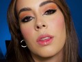 Les confieso que soy muy fan de @elitenetflix y específicamente de su nuevo personaje que se llama Mencía, interpretado por @_martinacariddi_ y desde que vi este look en el primer capítulo, me enamoré perdidamente de este maquillaje, y tuve que recrearlo! 😍  Aprovechando el nuevo lanzamiento de @norimakeup_ voy a escoger una persona de los comentarios para que se lleve unos pigmentos ✨😍  Products detail:  ✨Foundation: @makeupforever reboot foundation  ✨Blush: @alamarcosmetics blush trio  ✨Concealer: @patmcgrathreal  ✨brows: @anastasiabeverlyhills dipbrow pomade  ✨eyeshadow: @pacificabeauty animal magic palette  ✨ Delineado: pigmento oreo de @flamingocolors + glitter nori de @norimakeup_  ✨lips: @lacatalinashop jelly plumping tint  ✨Faux freckles: @tatbrow   #mencia #menciamakeup #elitenetflix #makeuplooks #makeupinspiration #liner #cateye #colorliner #glitter #euphoriamakeup #makeuplook #makeuplookoftheday
