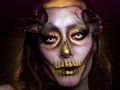 Después de mostrarles mis inicios de maquillaje de halloween en mis historias con mucho orgullo les muestro este último look que subí ❤️🥰  La inspo para este look es de @nialllcasey   Product details:  💀 @norimakeup_ pigmento Piscis  💀 Ucanbe athena oil paints  💀 @lentesdcontacto.ve  💀 @bennyemakeup luxe powder in gold  💀 @mehronmakeup paradise palette   #skullmakeup #halloweenmakeup #halloweencostume #mehronmakeup #makeupideas #creativemakeup