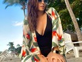 Creo que desde que abrí IG JAMÁS había subido una foto en traje de baño. Siempre decía cuando este flaca y ese dia se posponía cada vez mas. Y 100 años después sigo igual 🙄  Hoy aqui en en la playa dije ay ya murry, el dia esta bello el sol esta ideal, y ahorita con los kilos de diciembre, ¿Qué importa?, tómatela!   Porque para luego es tarde, el tiempo pasa y la juventud se pierde, con mis kilitos de más igual me siento que soy, yo les dije que este año estaba trabajando en aceptarme mas y pues aquí estoy  Para mañana ya es tarde, a amarnos coño. Si, si es la pose que me conviene y si, si estoy metiendo la pancita y si el traje de baño entero ayuda pero con todo y eso igual me amo!   Quien mas jamás se ha atrevido a subir una foto en tdb?   #newyearsmotivation #beachlife #beachvibes
