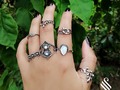Los set de anillos y nudillos te permitirán lucir un look fresco y diferente, atrévete a un cambio y combinalos cómo más te gusten 😍💕💃 . . . . #anillosplateados #setanillos #accesoriosparamujer #2020 #popayanco #colombia #bisuteria #anillosynudillos #diasdelluvia #cali #bogotá