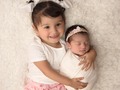 Mi mágicas princesas.. “Van creciendo muy de prisa, Las quisiera detener... Pero un día se irán de casa  Y entre sus cosas llevarán  Un pedazo de mi vida que jamás regresará Mientras tanto, quiero darles tantas cosas Quiero darles tanto amor, tanta atención Y enseñarles cada día su importancia y su valor Quiero cuidarles el corazón Son como un jardín en primavera Que se viste cada día de belleza y esplendor  Son como palomas mensajeras  Que el Señor mandó del cielo  Para hablarme de su amor”. -Jesus Adrian Romero . Gracias Dios. 🙏🏻 . Ph: @marcellasierrafotografia . #nb #marianaymiranda #maternifad #embarazo #fotografia #