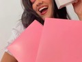 Decidí que es momento de volver a ese camino del que muchas veces me he desviado pero del que jamás puedo alejarme del todo. Emprender no es fácil, y yo, con 3 fracasos encima debería tal vez haberlo abandonado definitivamente, pero, en lugar de haber visto los fracasos solo vi los aprendizajes.  Por eso regreso con un párrafo inmenso que me llena de vergüenza publicar y que probablemente nadie leerá.  Pero, contándoles que hoy inicio la materialización de un nuevo sueño llamado VELVET.  ✨✨✨Lanzamiento mañana 21.06 4pm.✨✨✨
