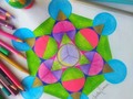 Trabajar con Geometría Sagrada como una oportunidad de integración requiere de la disposición de quien la práctica, la estudia, espacialmente desde su diseño para desarrollar, despertar o potenciar capacidades, sentidos y un conocimiento sabio para adentrarse a mundos internos inexplorados. • Esto es algo que se da paso a paso pues a primera instancia de lo que se está atento es a qué encuadre, a qué quede bien, a qué quede exacto y a saber cómo te llevas con los instrumentos necesarios a usar para sus formas matemáticas y geométricas. Es luego de todo este proceso de adaptación que comienza a darse la impregnación y el efecto de ella en la consciencia y los cuerpos sutiles, hasta los mas densos de la persona quien la diseña. • La geometría sagrada contempla la transición almica en una conciencia y experiencia humana para, pasar de la 3D a la 5D. Va más a allá de lo estético y lo bonito, inclusive de lo que visualmente se vea armónico, pues eso no garantiza que quien lo trabaje este manejando en determinado momento una frecuencia interna de armonía, la geometría sagrada no aparenta, pues su intención es y será mostrar a quien la diseña el camino a recorrer para llegar a su estado personal de maestría, el propósito de la geometría sagrada es activar toda la información del orden universal dentro de tí. • Hoy iniciamos el taller de MERKABA aquí mi diseño inicial día 1 de 27. • En lo sucesivo de los días iré hablándote de los beneficios de la geometría sagrada, como trabajarla para aplicarla a los procesos de vida, sus múltiples beneficios, la importancia que está teniendo en este momento conectar con la geometría sagrada para procesos claves de transformación colectiva o planetaria. • Gracias a todos los que se sumaron a esta experiencia...a ponerle corazón 💚🌏🙏 El mejor día para todos. Con cariño Marielba. • #ALMArielba #GeometriaSagrada #EstudiaGeometriaSagrada #MarielbaMandalas  #Transformacion #ColoresqueSanan #ArteTerapeutico