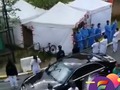 Personal médico da la espalda a primera ministra de #Bélgica.  Ante la falta de recursos y los decretos del Gobierno, doctores y enfermeros del Hospital de Bruselas protestaron.