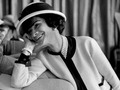 Una chica debería ser dos cosas: clásica y fabulosa - Coco Chanel  Happy Birthday my Coco Chanel! 💗